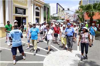 Cerca de 1400 turistas chegaram a Ilhéus nesta sexta, abrindo a temporada de cruzeiros 
